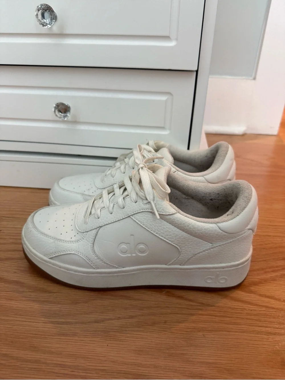 ALO Yoga White recovery Leather Low-Top Sneakers